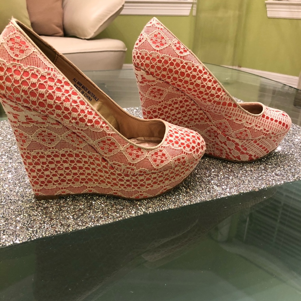 Closed toe wedge heel